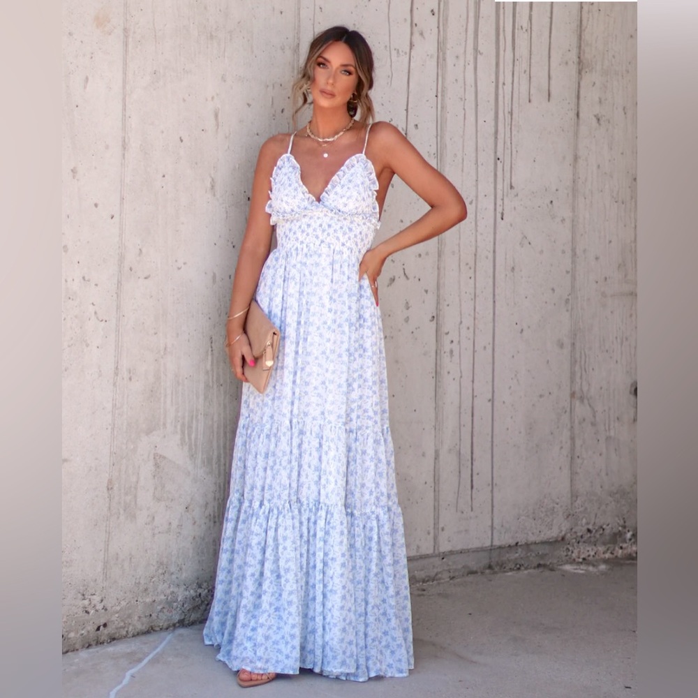 🩵 VICI Gorgeous Summer Flowing Floral Maxi Dress 👗
